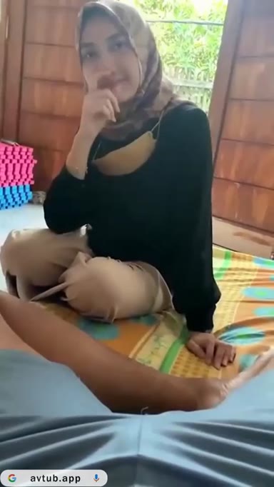 Abg Viral Terbaru cewek hijab yang menikmati ulekan dari paha atas New Trending Top 2025 Global